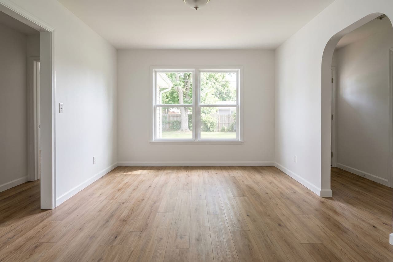 Before: Dining room, vacant